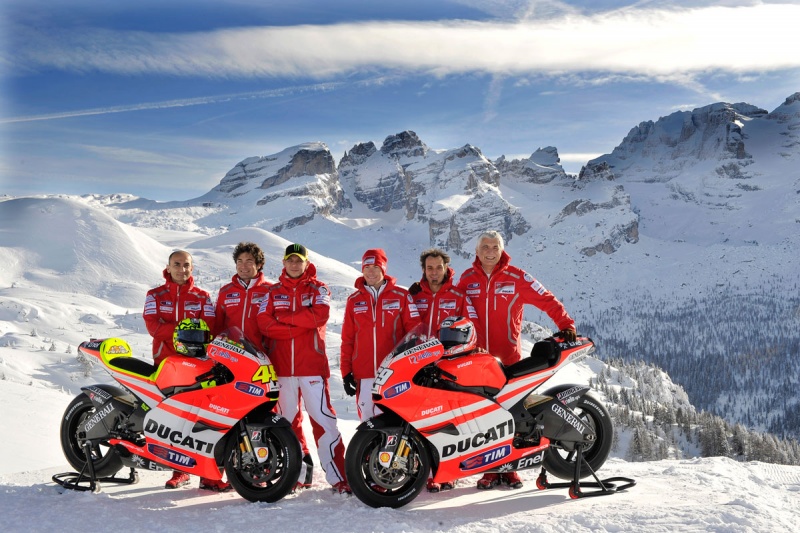 Ducati Desmosedici GP11 debütálás