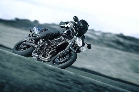 Itt van az új Triumph Street Triple 2012!