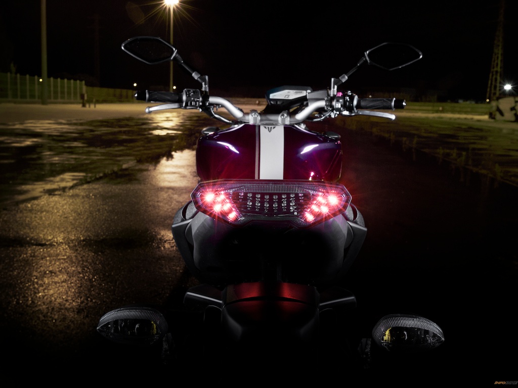 Újabb taggal bővül a Yamaha exkluzív MT családja. Itt az új Yamaha MT-09!