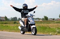 Rózsaszínű Világ... - Kymco Agility 50