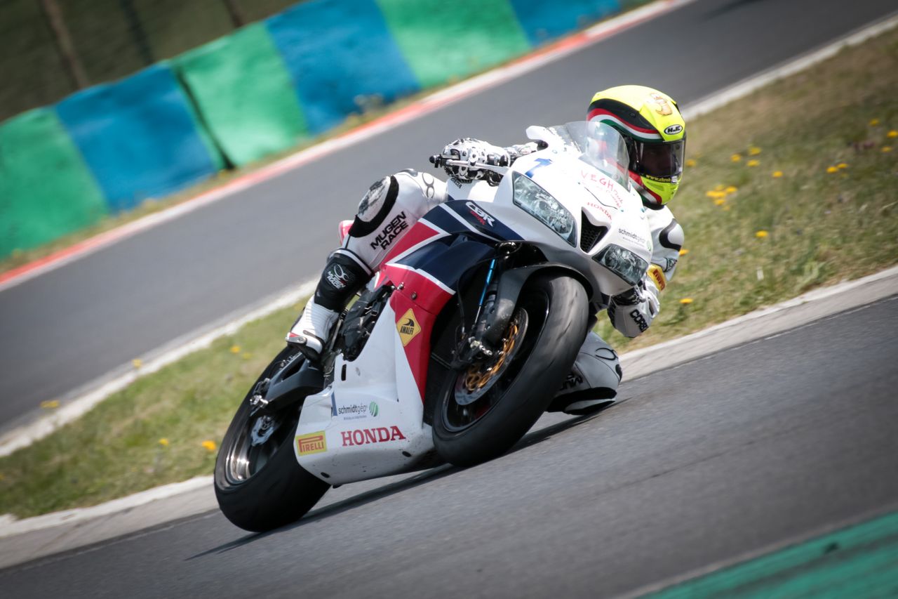 Immár a teljes csapattal tesztelt a Hungaroringen a 2015-ös bajnoki nyitányra készülő Schmidt Racing