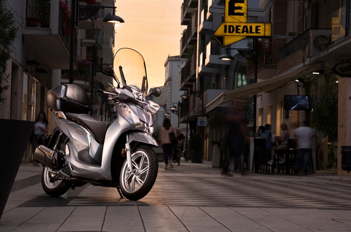Itt az új Honda SH300i