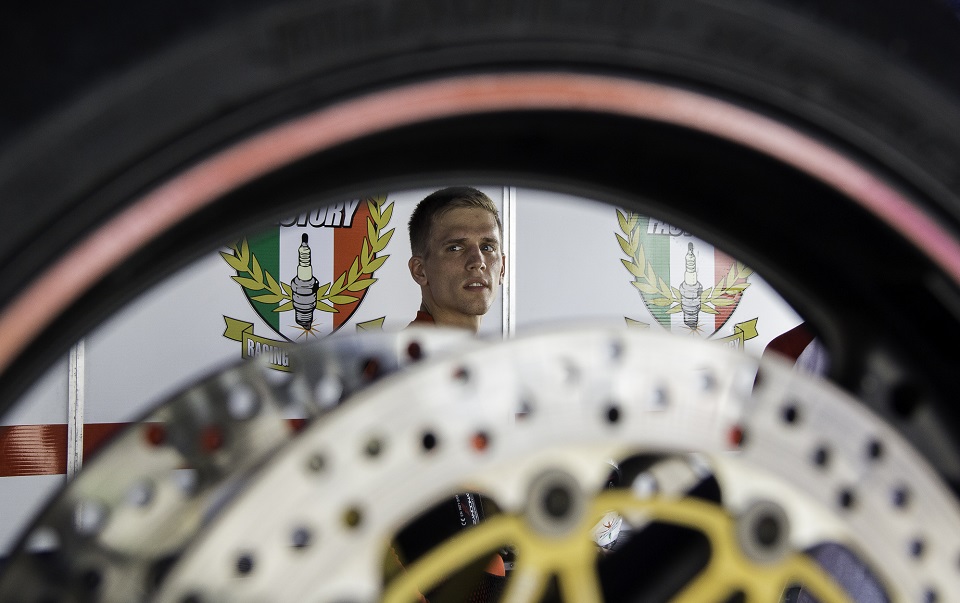A legendás imolai aszfaltcsíkon a pontszerzés reményében folytatja szereplését az olasz bajnokság National Trophy 600-as sorozat következő futamán a Tomracing Motorsport pilótája