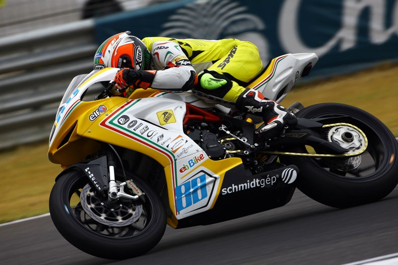 A harmadik sorból, a nyolcadik rajtkockából vághat neki a vasárnapi, thaiföldi futamnak a Schmidt Racing Team spanyol világbajnoka