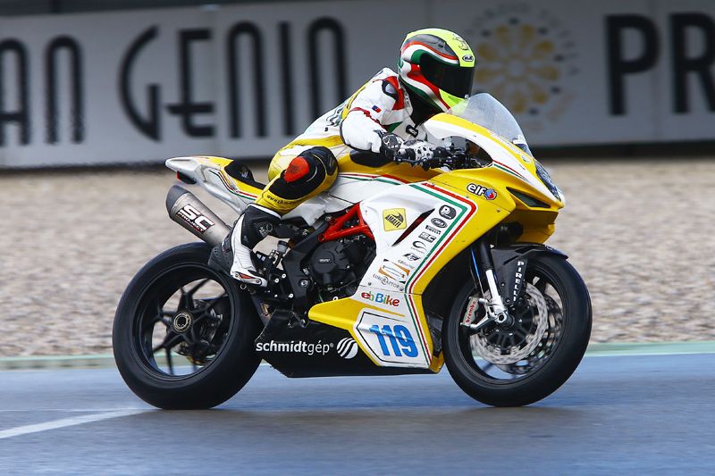 A Schmidt Racing spanyol világbajnoka végül a 13. pozíciójával három pontot szerzett, míg Chrobák János hat helyet javítva rajtpozíciójához képest végül a 21. helyen zárt Assenben