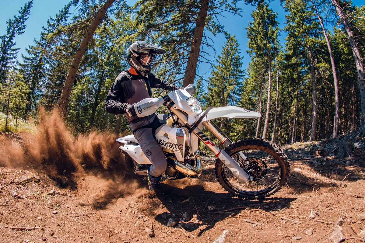 Husqvarna TE 300 Pro és FE 350 Pro 2027: gyárilag felkészítve a kemény enduróra